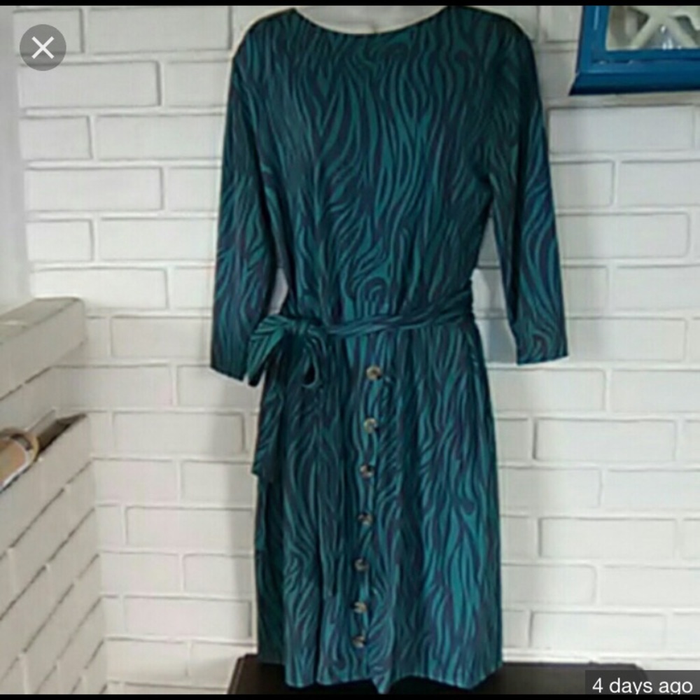 Dress - Picture 3 of 3